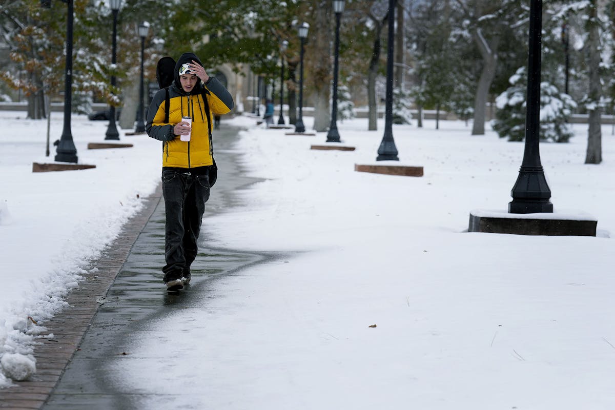 Eli Tukman ’27 walks through campus on Nov. 6 after one of the first large snows of the season. Photo by Jamie Cotten / Colorado College